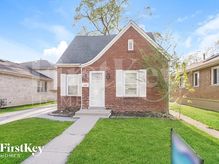15006 Avers Ave — Photo 2