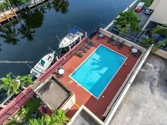 1 bed, 1.5 bath, 800 sqft, $1,575 — Photo 2