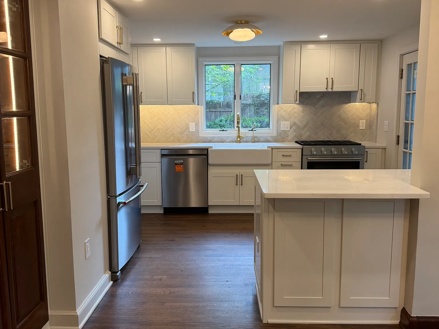 4 bed, 2.5 bath, 2069 sqft, $7,000 — Photo 2