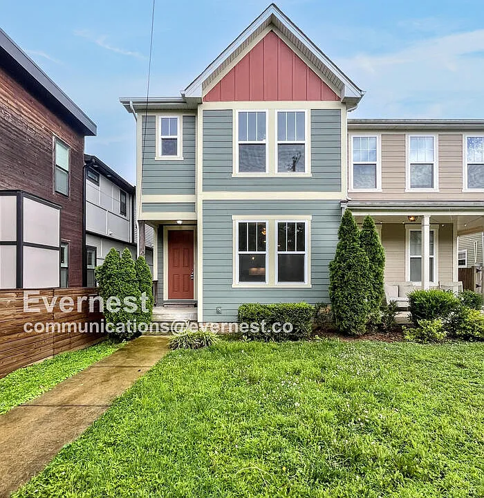 533 Moore Ave