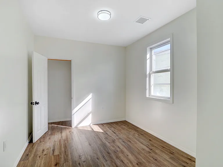 74 Winthrop St #1 — Photo 4
