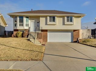 15208 R St, Omaha, NE 68137