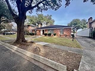 2nd image of 2542 Hudson Pl