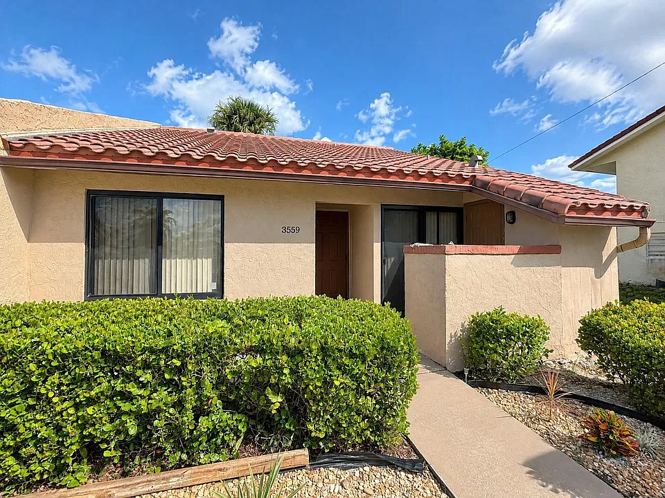 3559 Riverside Dr #3559