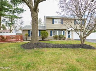 17 Salisbury Ave, Middletown, NJ 07748