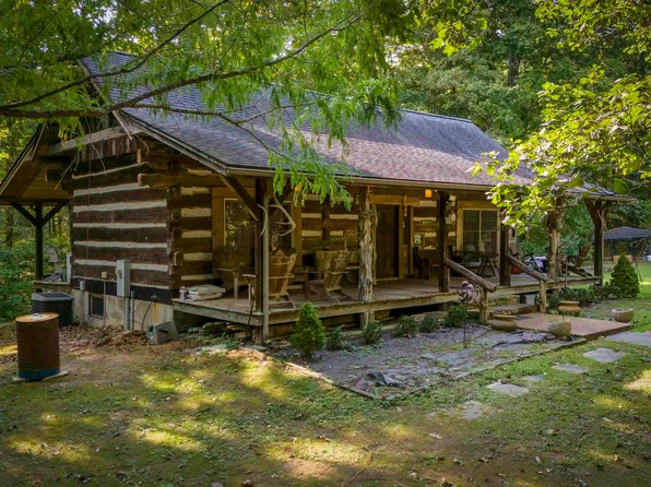 220 Timber Ridge Ln, Jonesboro, IL 62952