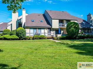 39 Sherborne St, Somerset, NJ 08873