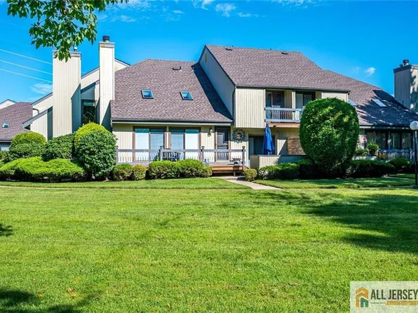 39 Sherborne St, Somerset, NJ 08873