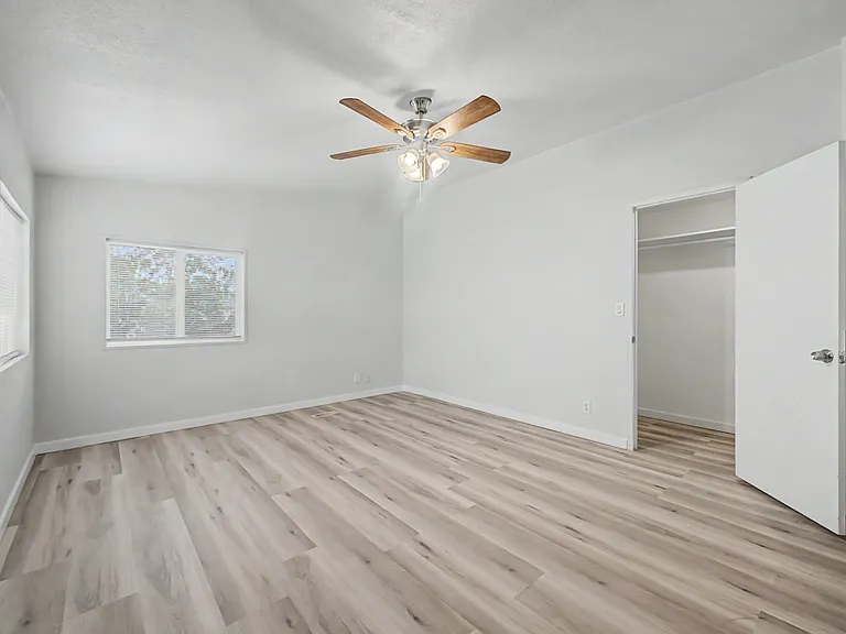 2728 W Smoketree St #5 — Photo 3