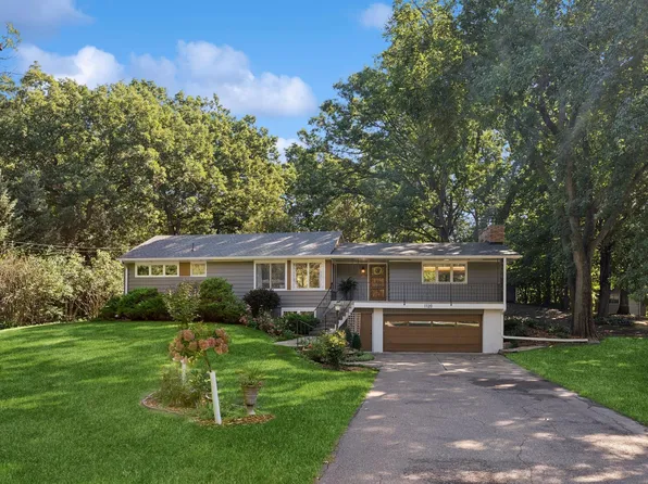 1120 Pineview Ln N, Plymouth, MN 55441