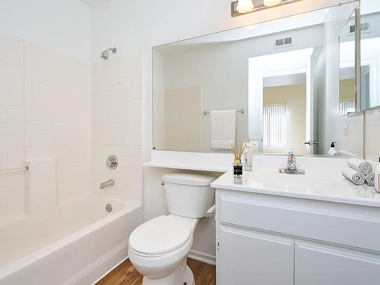 River Ranch Townhomes & Apartments — Photo 51