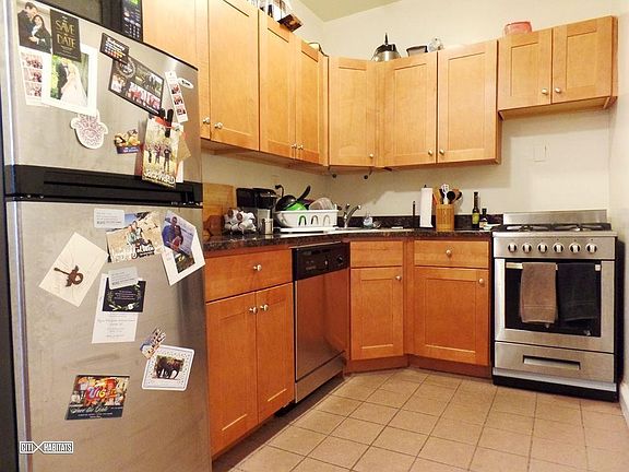 2nd image of 44 W 75th St APT 3A