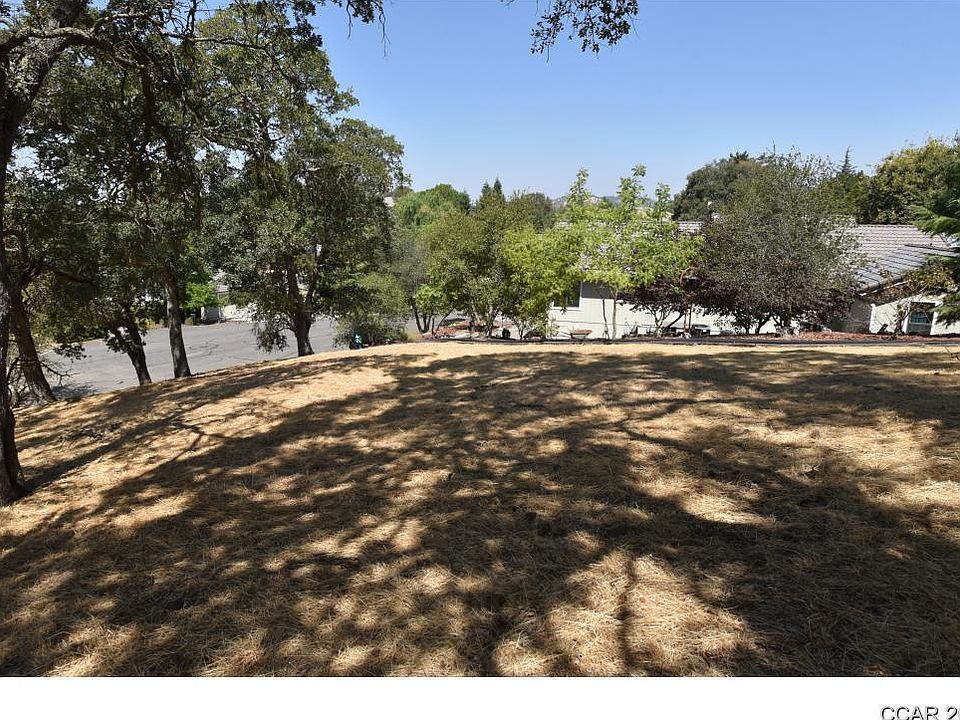 2nd image of 2865 Oak Ct