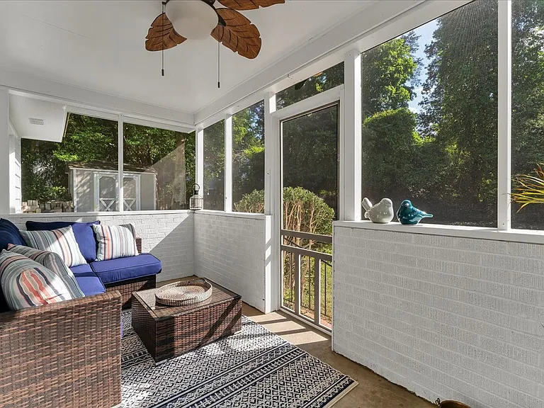 260 E Connecticut Ave — Photo 43