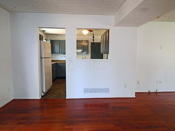4th image of 3176 Southern Hills Dr