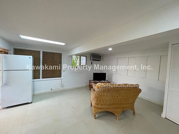 Livingroom area.
