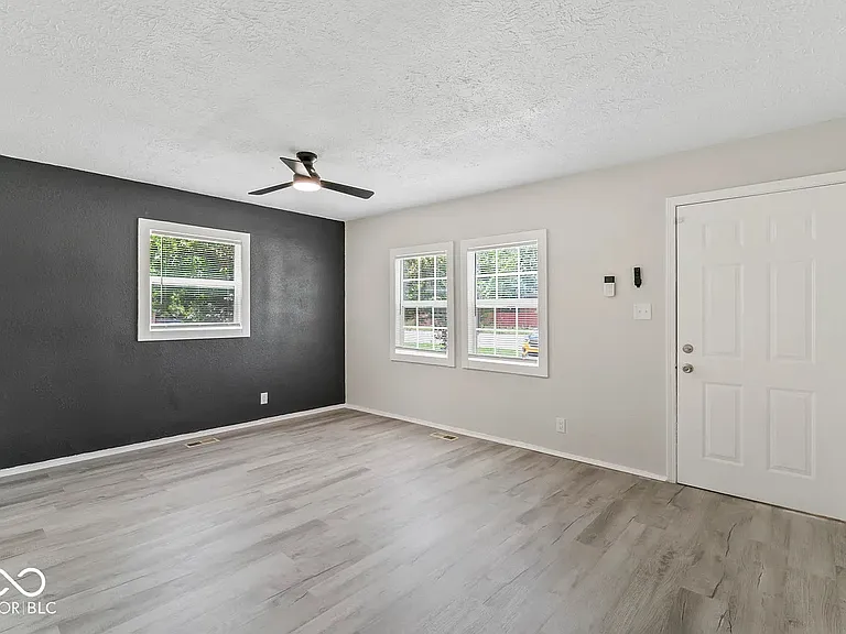 2257 N Tibbs Ave — Photo 5