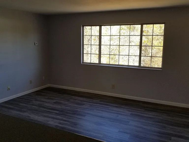 1140 Jones St — Photo 18