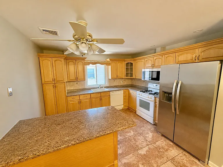 2829 Amboy Rd #1 — Photo 5