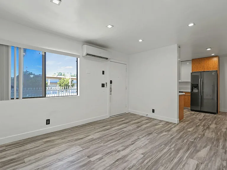 830 Bartlett St #6 — Photo 10