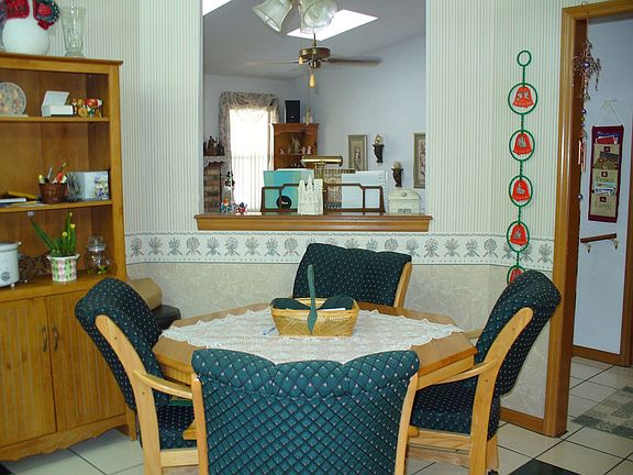 Eat-In Kitchen