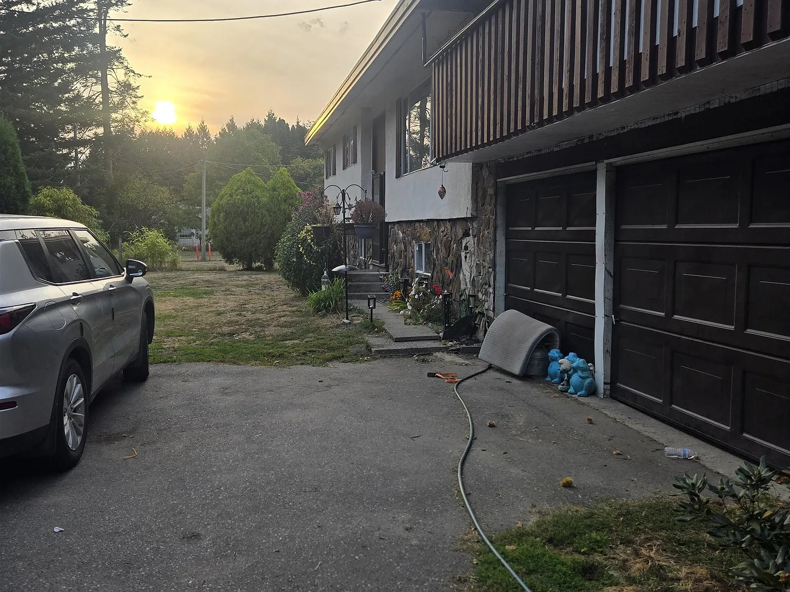 4 bed, 2300 sqft, $2,700 — Photo 2