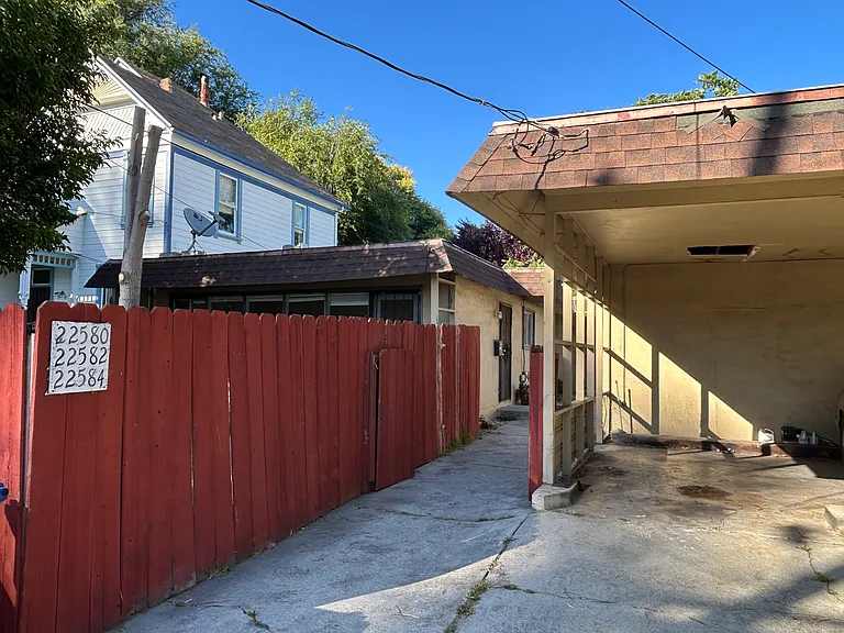 22580 Chestnut St — Photo 13
