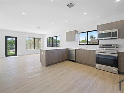 349 NW 40th St #104, Oakland Park, FL, 33309