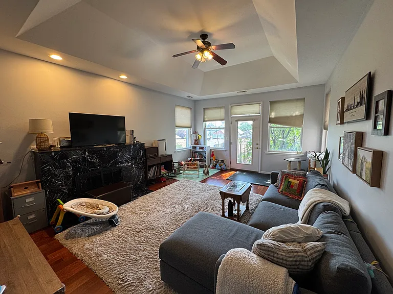 4410 N Sacramento Ave #3E — Photo 4
