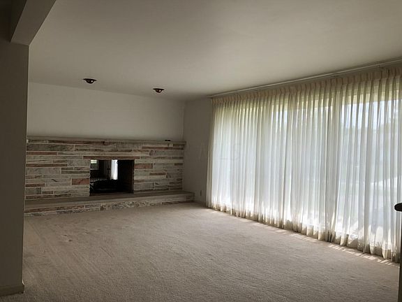 3rd image of 9810 Circle Dr