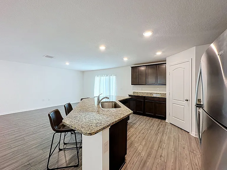 1407 Hillsborough Way — Photo 15