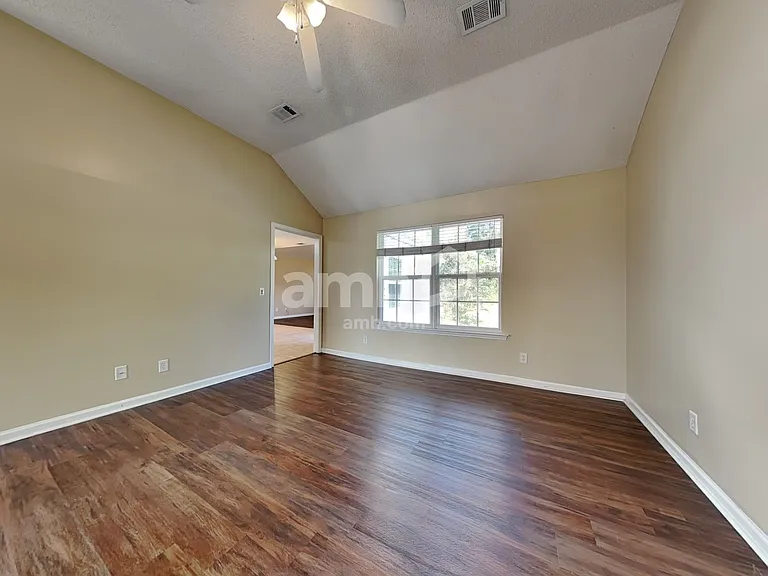 420 Roberts Way — Photo 9