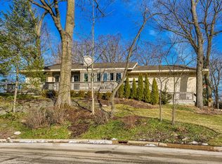 641 Roger Rd, Glen Ellyn, IL 60137