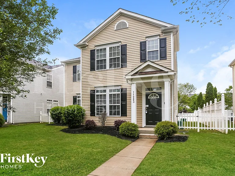 11253 Heritage Green Dr — Photo 2