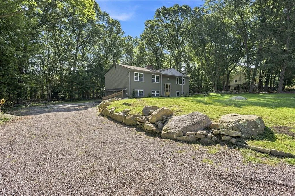 3 bed, 2.0 bath, 1724 sqft, $4,000 — Photo 4