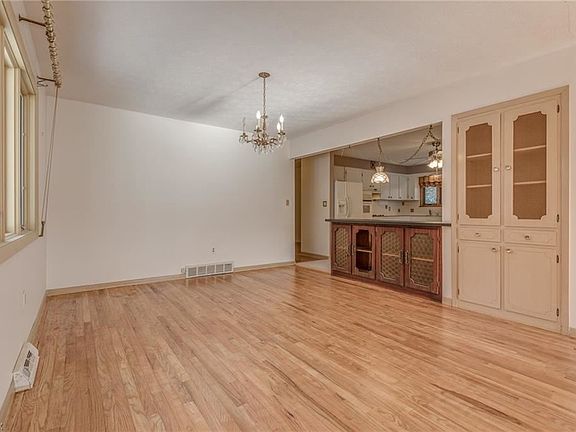 4th image of 30335 Overlook Dr
