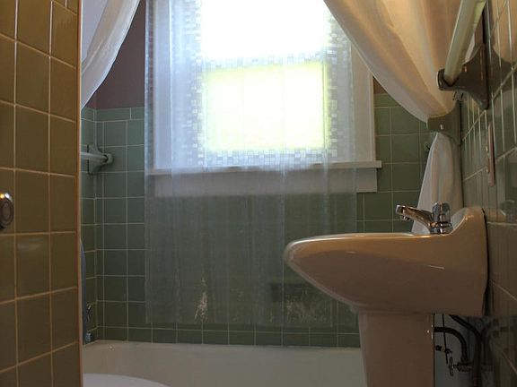 Full Bath, Main, New paint