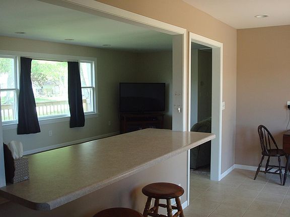 5th image of 2307 W 82nd Pl
