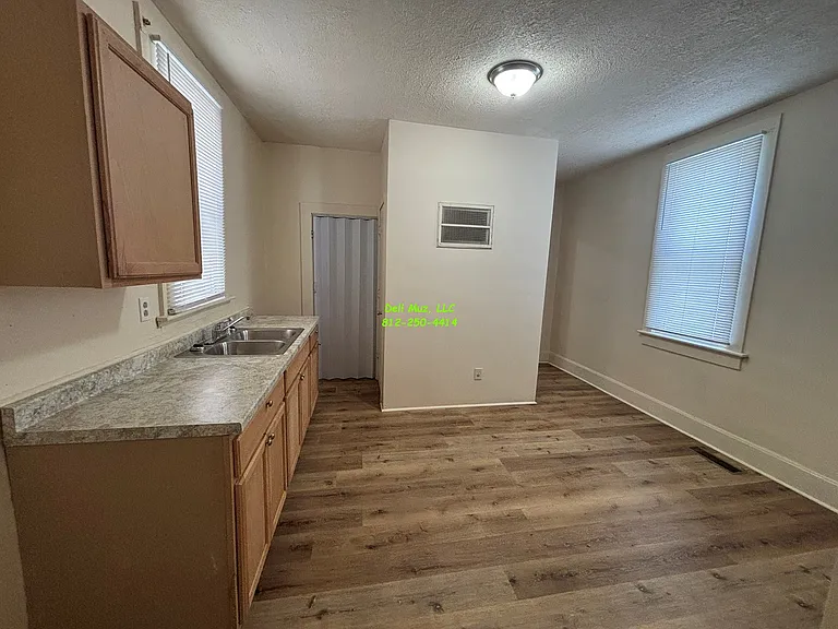 527 N Lemcke Ave — Photo 11