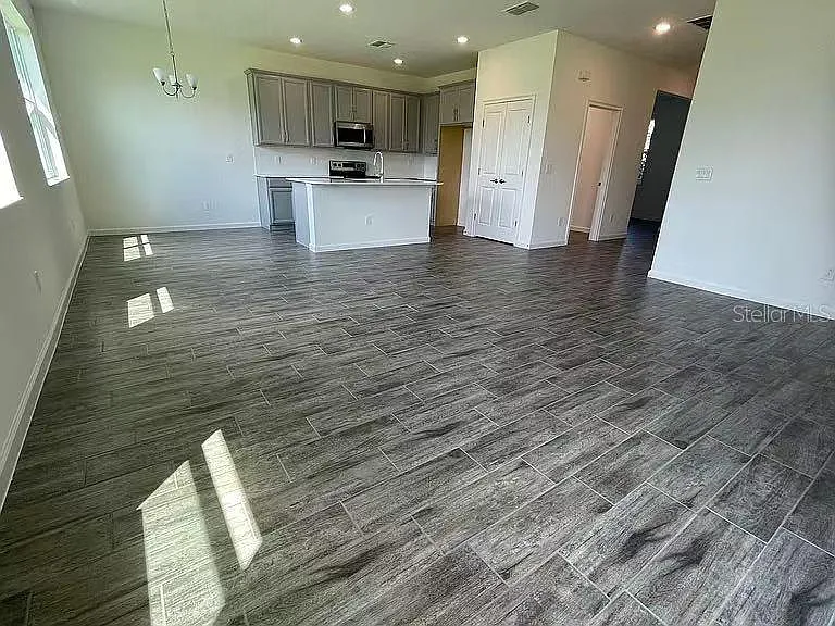 4 bed, 3.0 bath, 2392 sqft, $2,450 — Photo 2