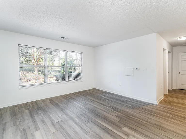 Reynolds Place Apartments — Photo 43