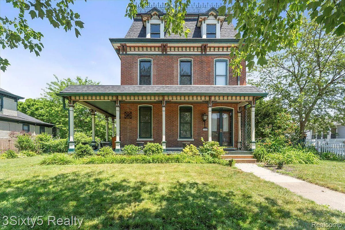 309 E 5th St photo 1