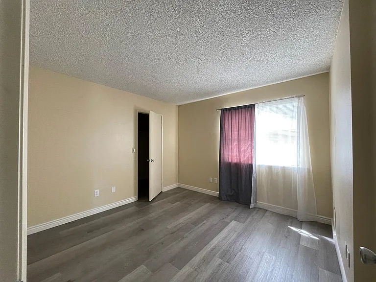 716 Hacienda Dr — Photo 3
