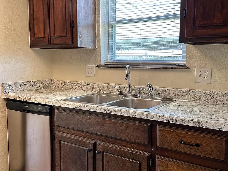 214 Falcon Ct — Photo 8