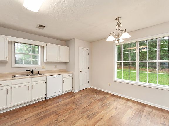 3rd image of 108 Beinville St