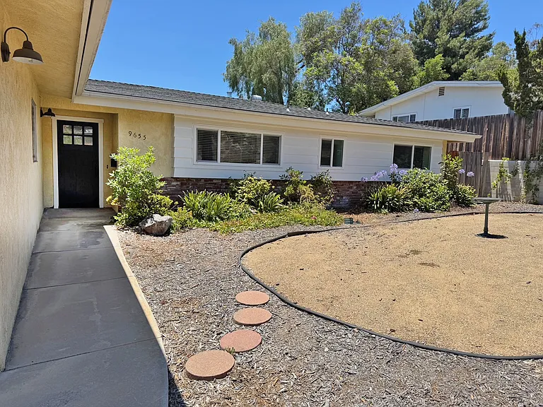9655 Jimzel Rd — Photo 2