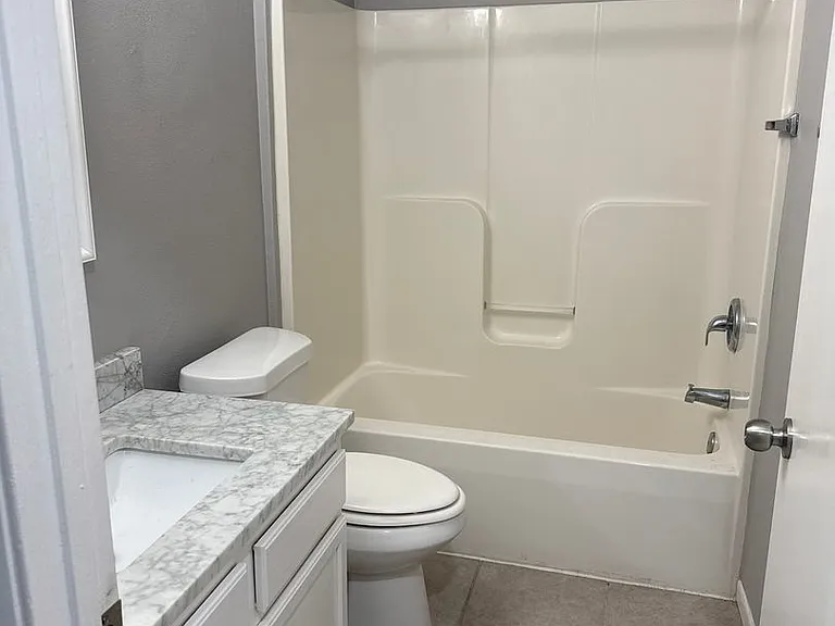 1050 Minns Dr — Photo 7