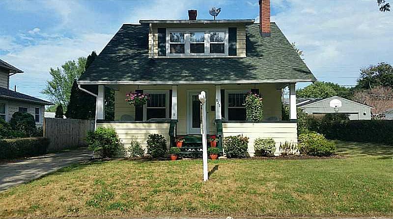 1st image of 825 Oakmont Ave