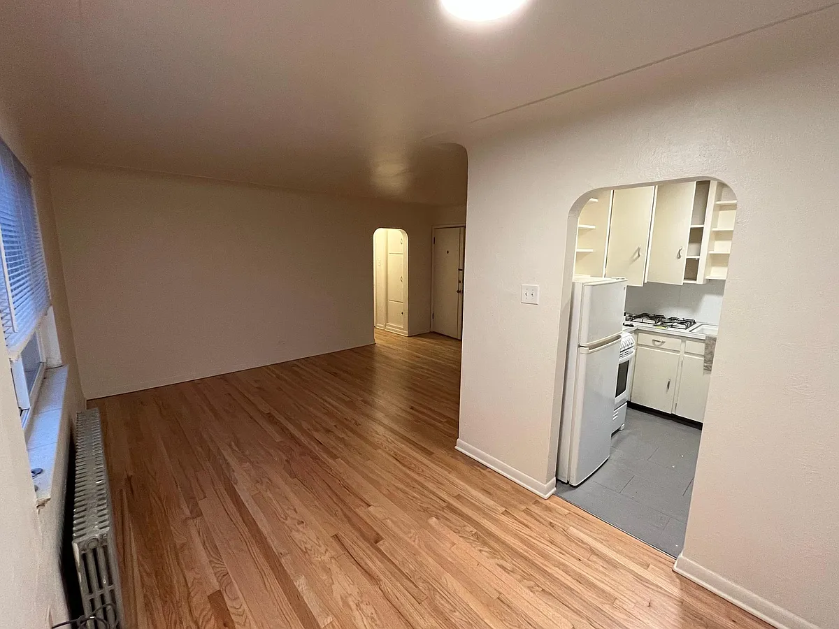 Building Photo - 1140 N Marion St #5