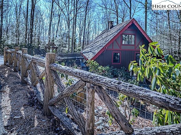 5th image of 335 Cherry